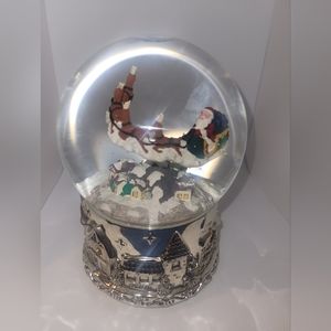 Silver-plated Musical Waterglobe